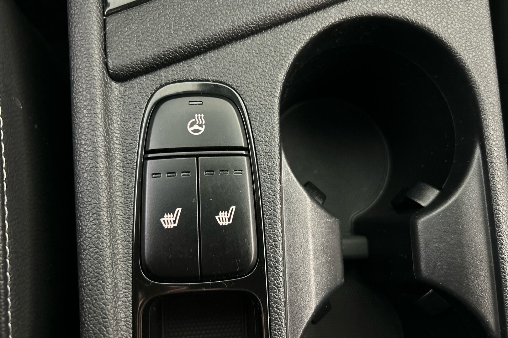 Kia Niro iso kuva 24