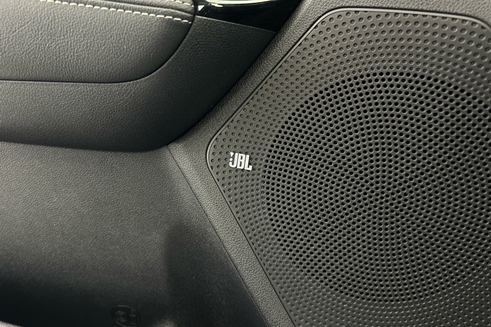 Kia Niro iso kuva 26