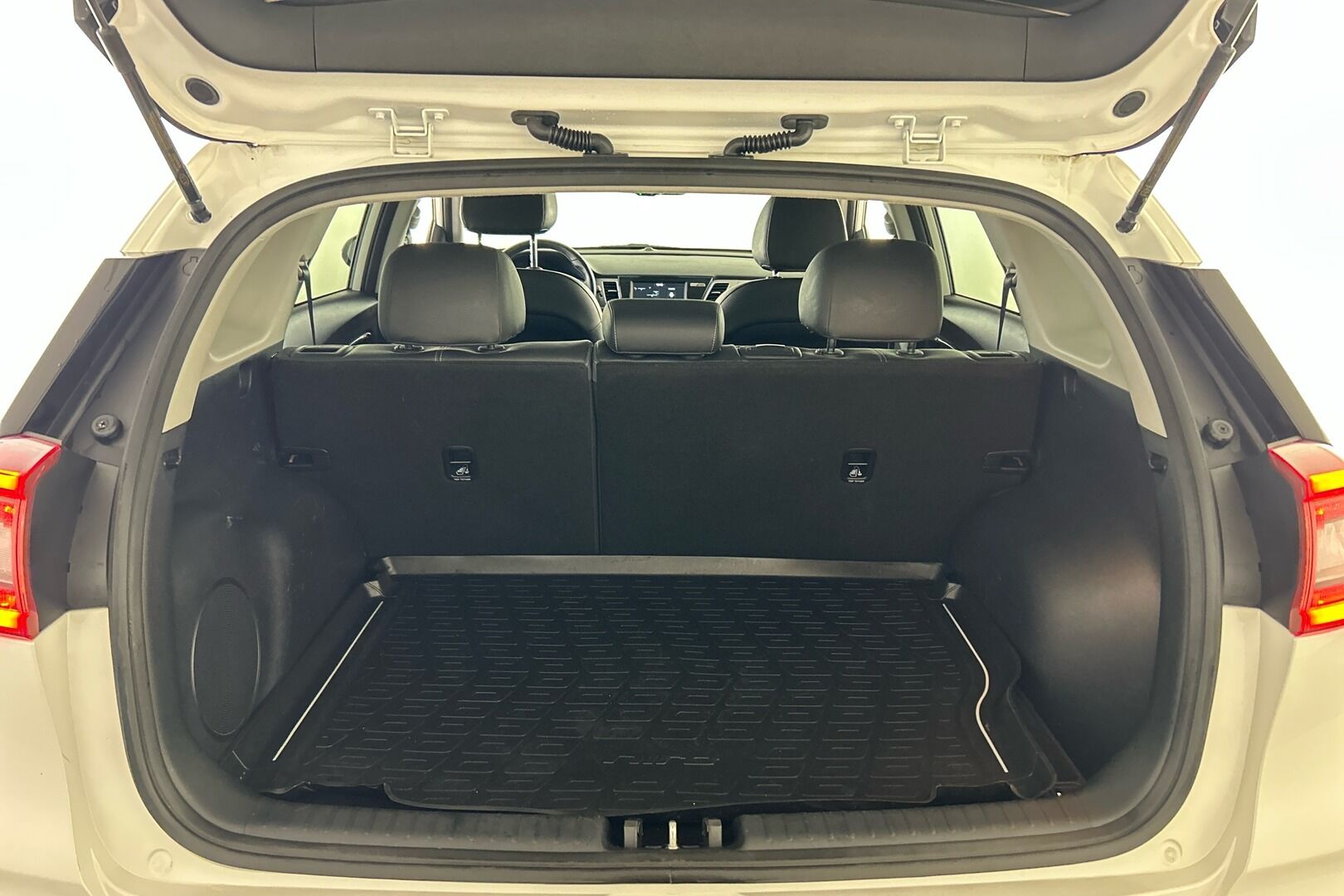 Kia Niro iso kuva 8