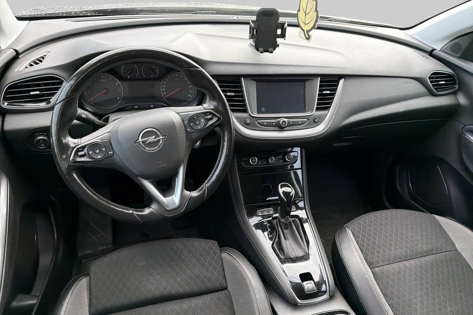 Opel Grandland X iso kuva 2