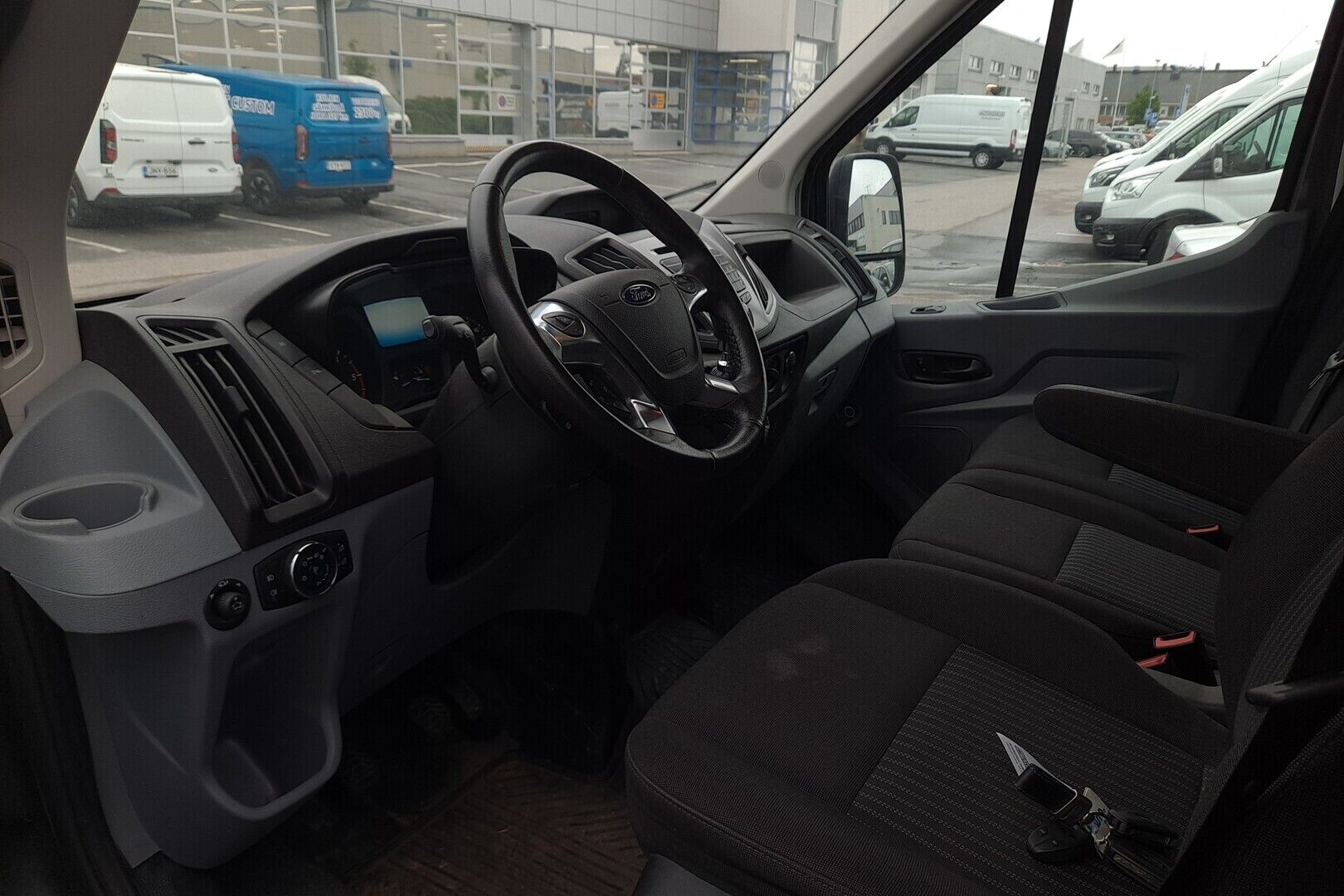 Ford Transit iso kuva 1