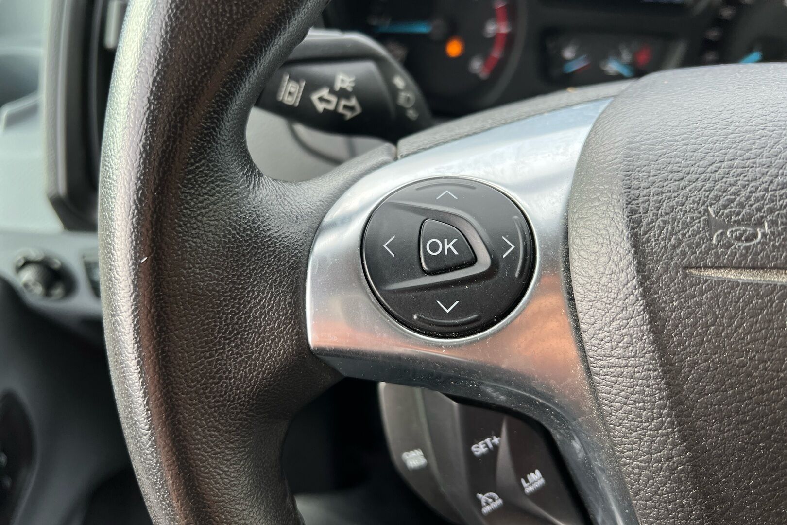 Ford Transit iso kuva 13