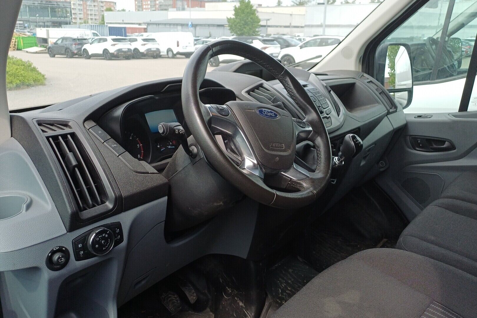 Ford Transit iso kuva 3
