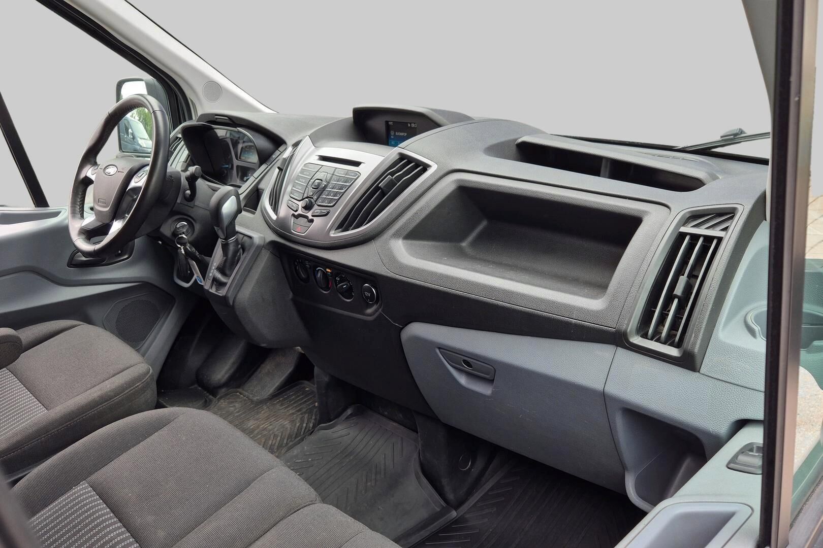 Ford Transit iso kuva 11