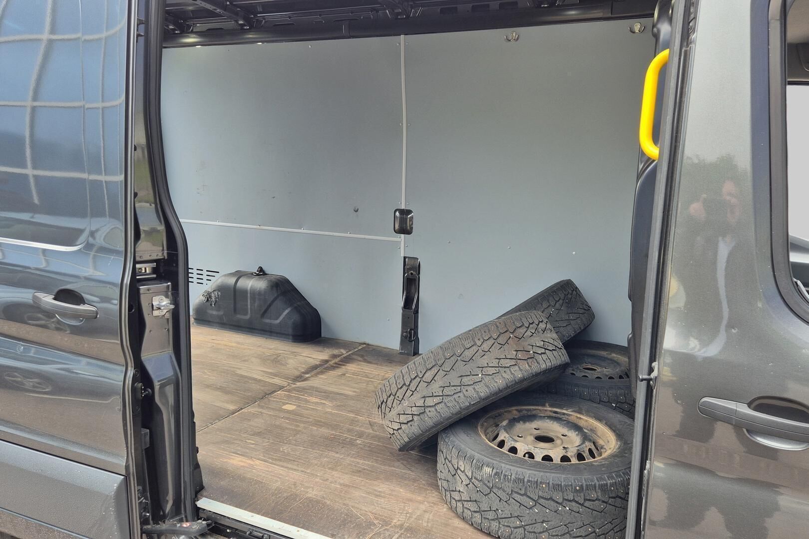 Ford Transit iso kuva 14