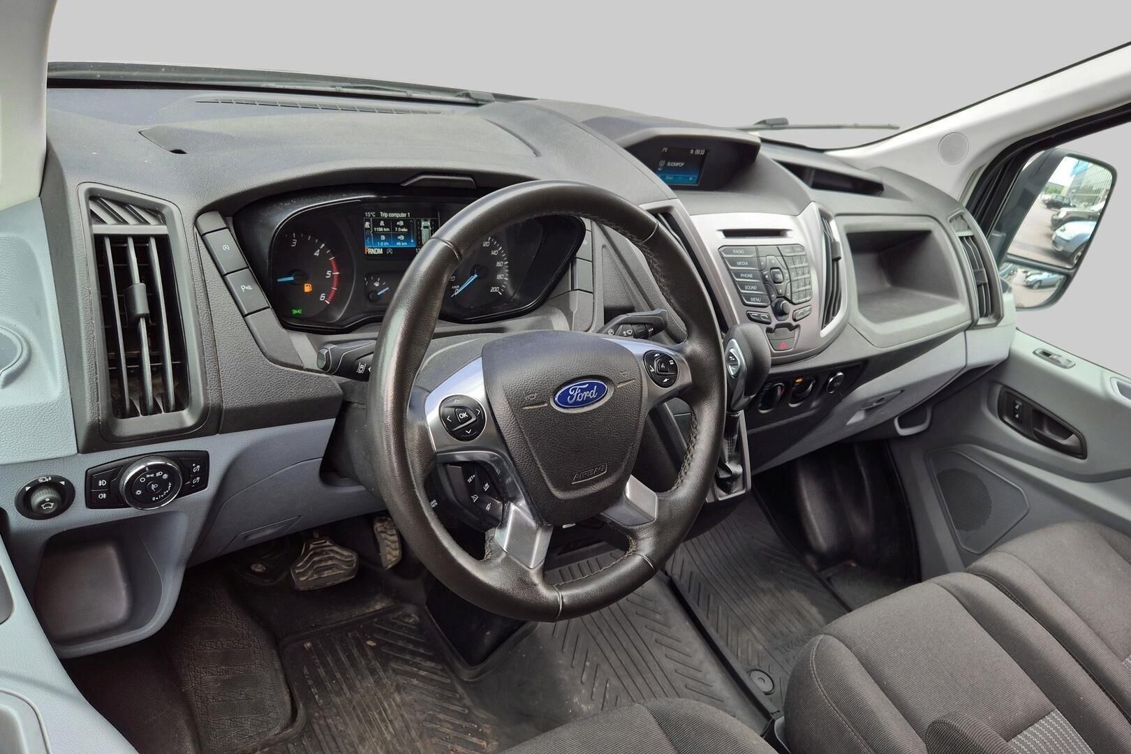 Ford Transit iso kuva 8