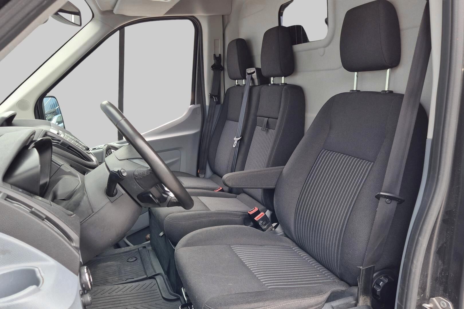 Ford Transit iso kuva 9