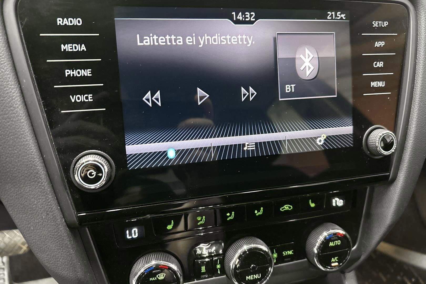 Skoda Octavia iso kuva 23