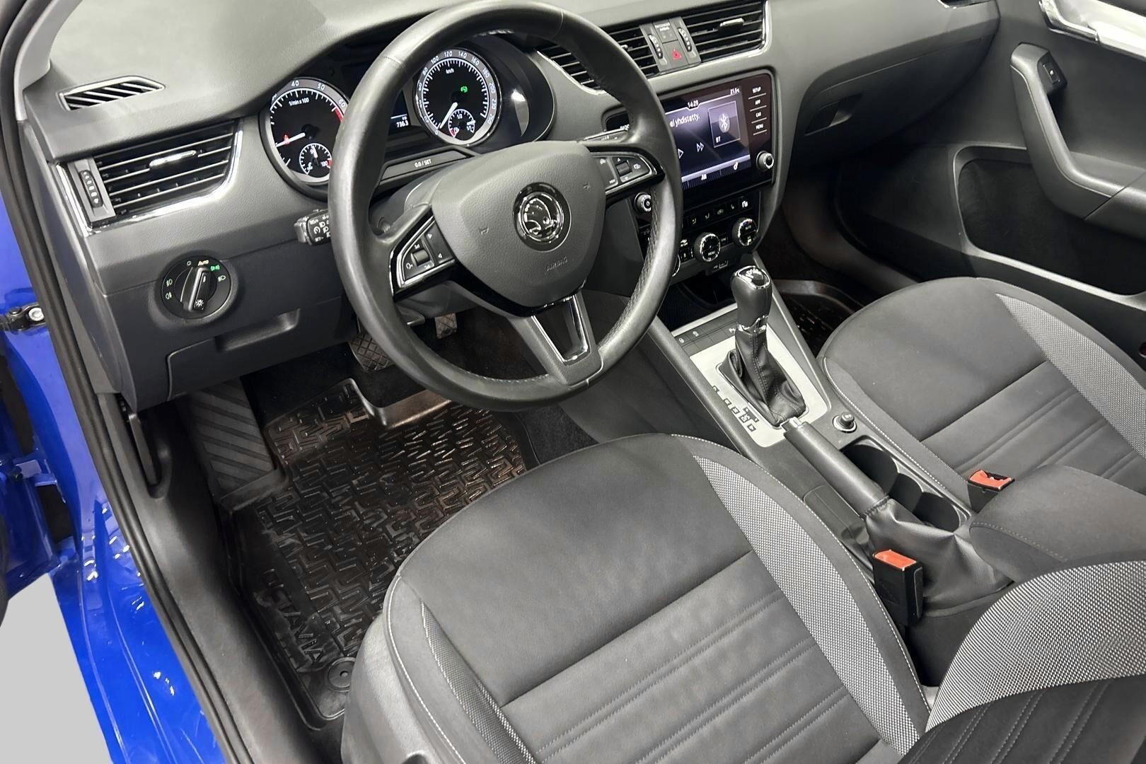 Skoda Octavia iso kuva 9