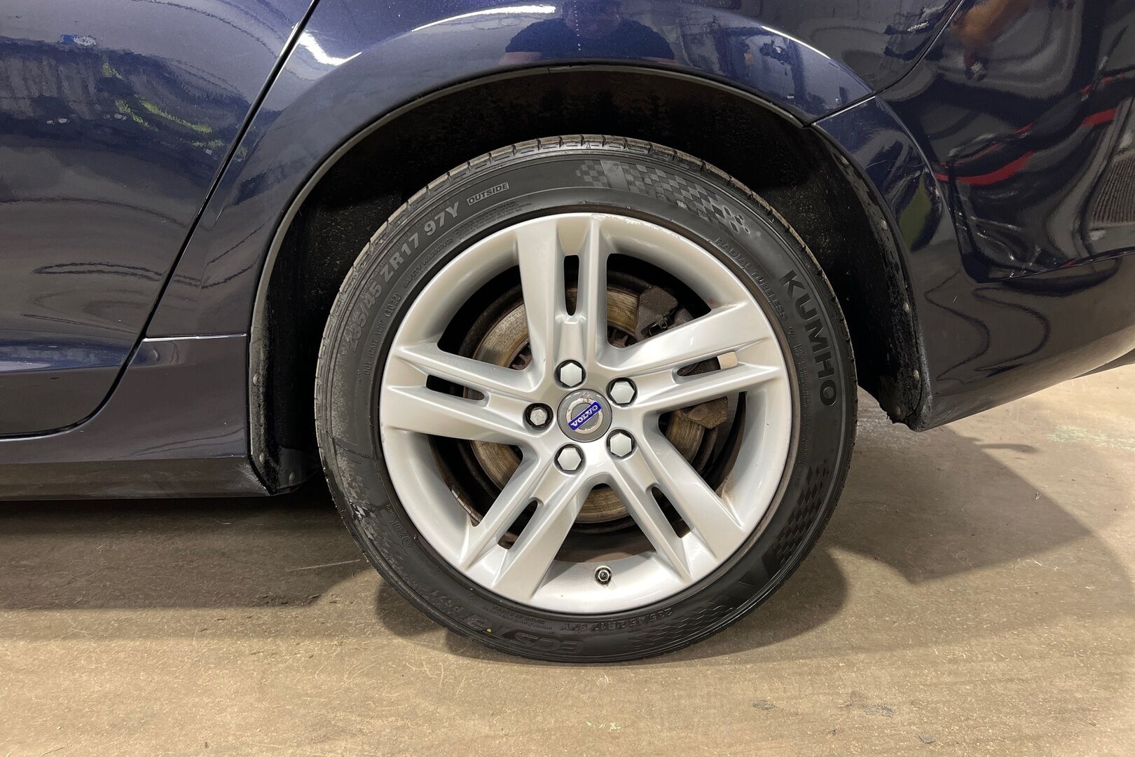 Volvo V60 iso kuva 10