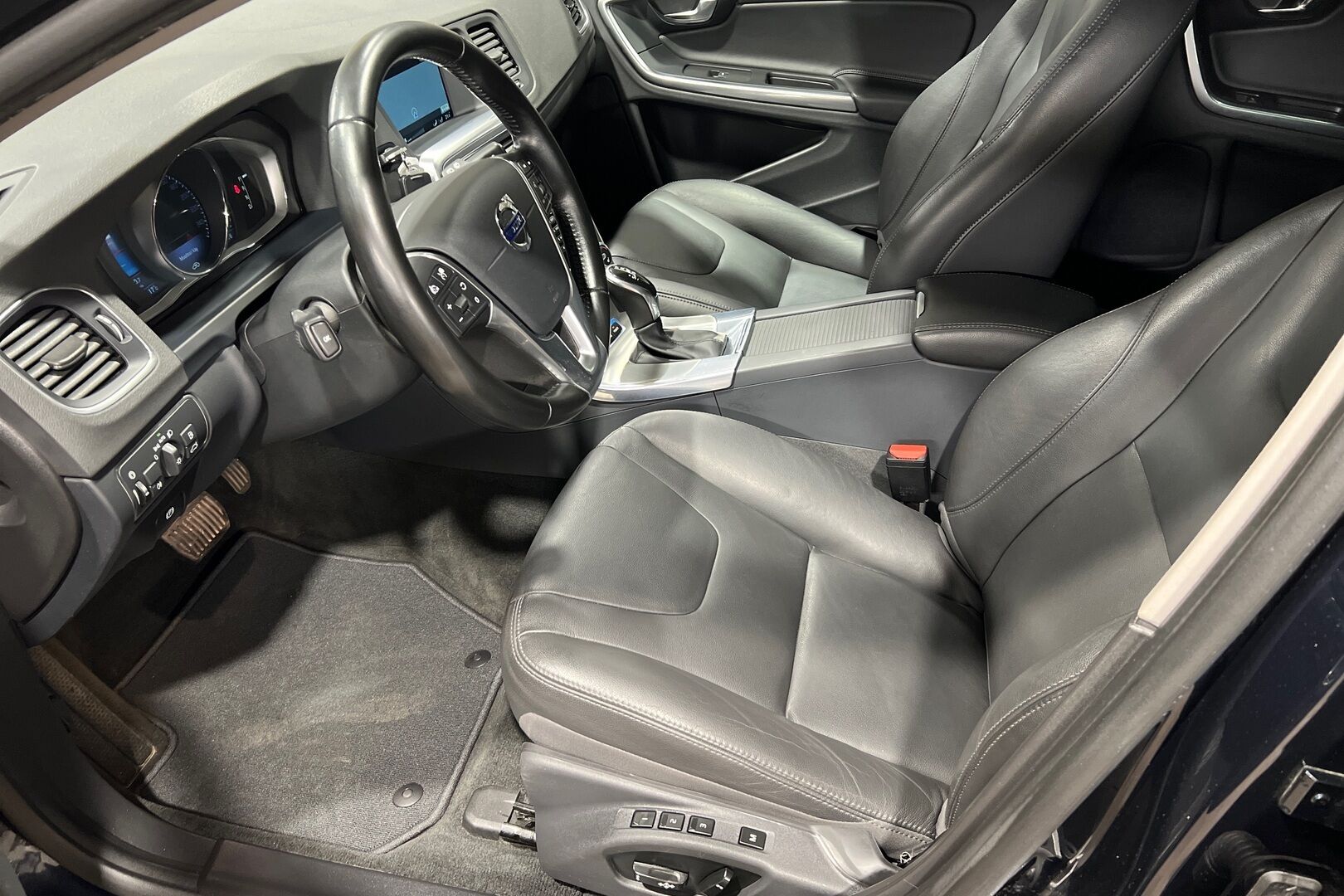 Volvo V60 iso kuva 11