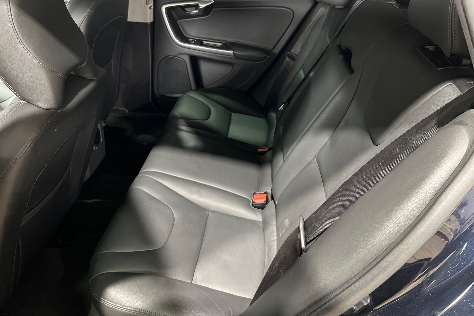 Volvo V60 iso kuva 5