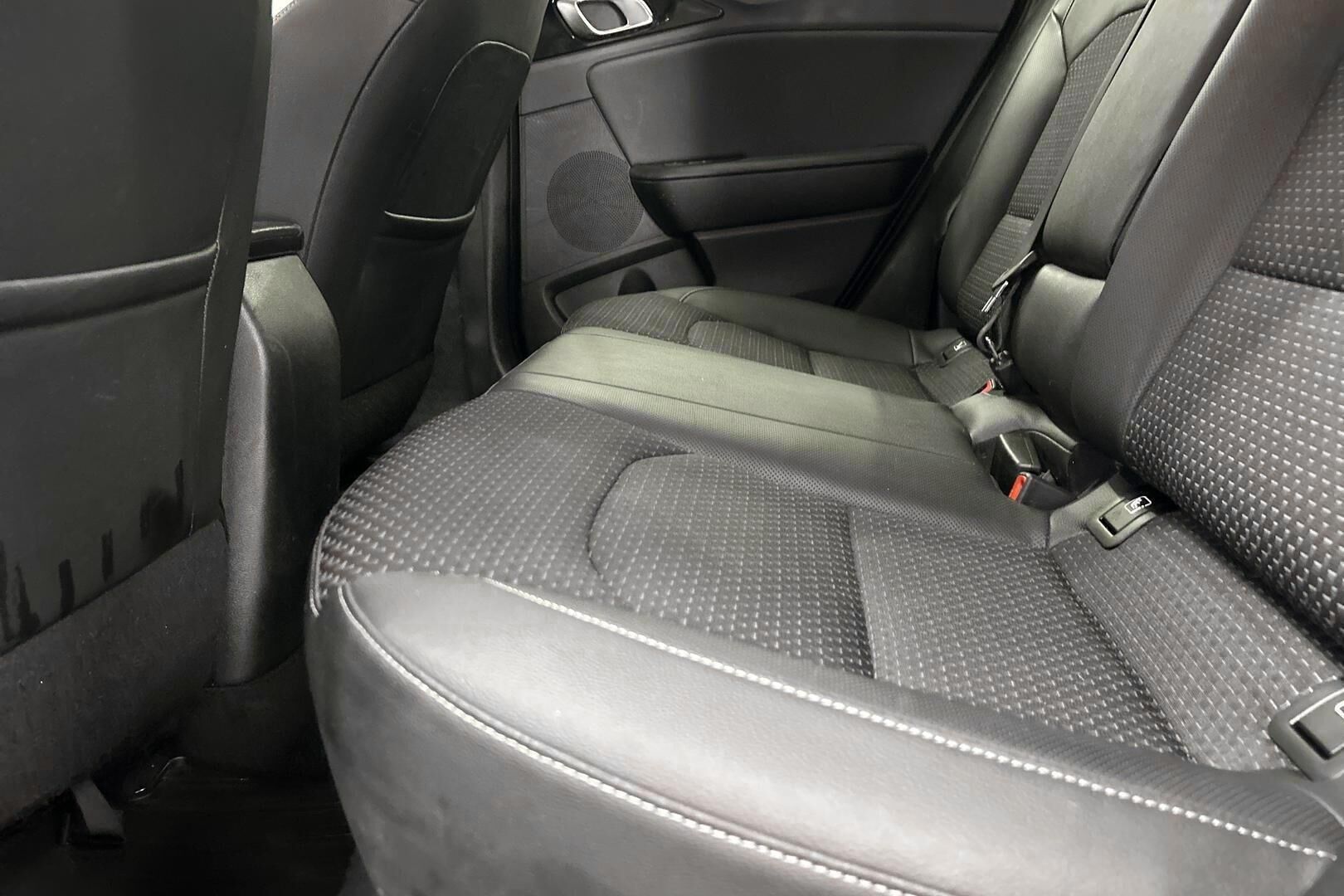 Kia Ceed iso kuva 10