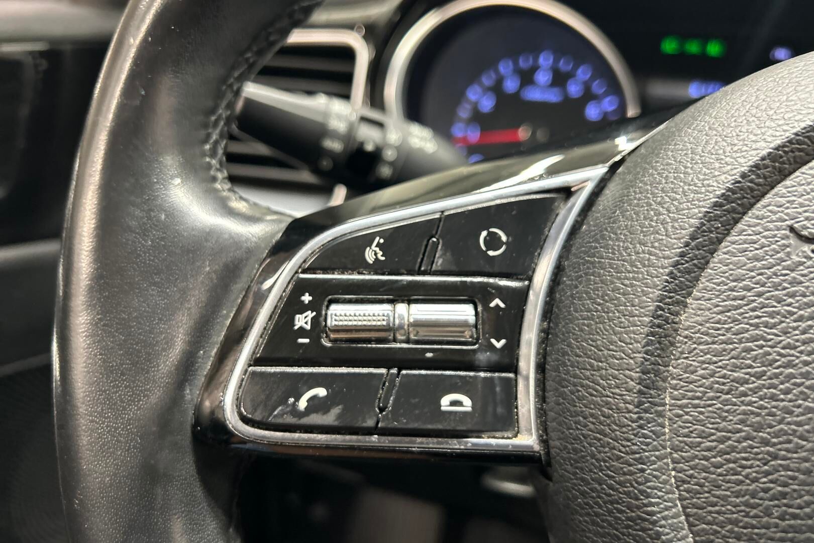 Kia Ceed iso kuva 15