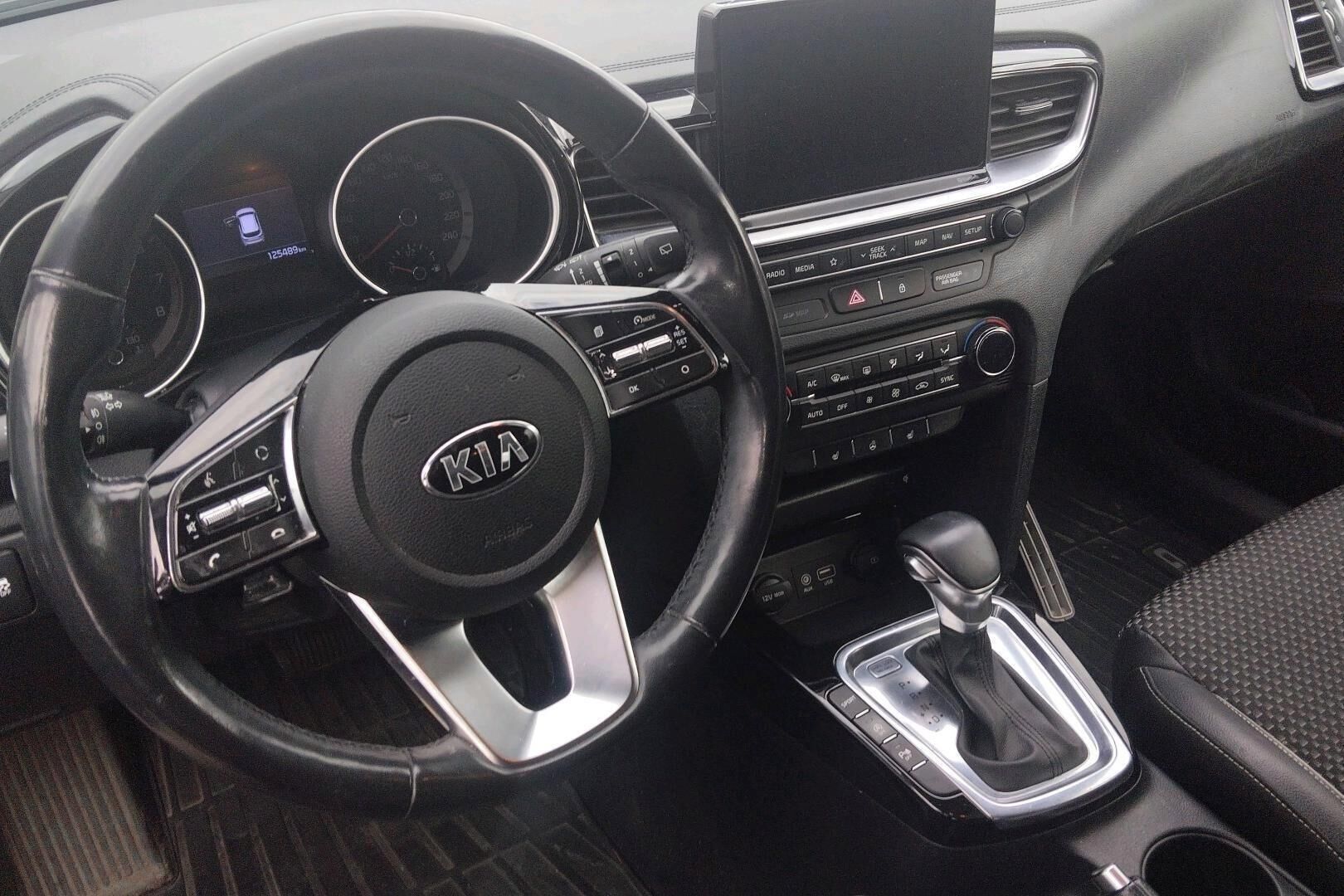 Kia Ceed iso kuva 2