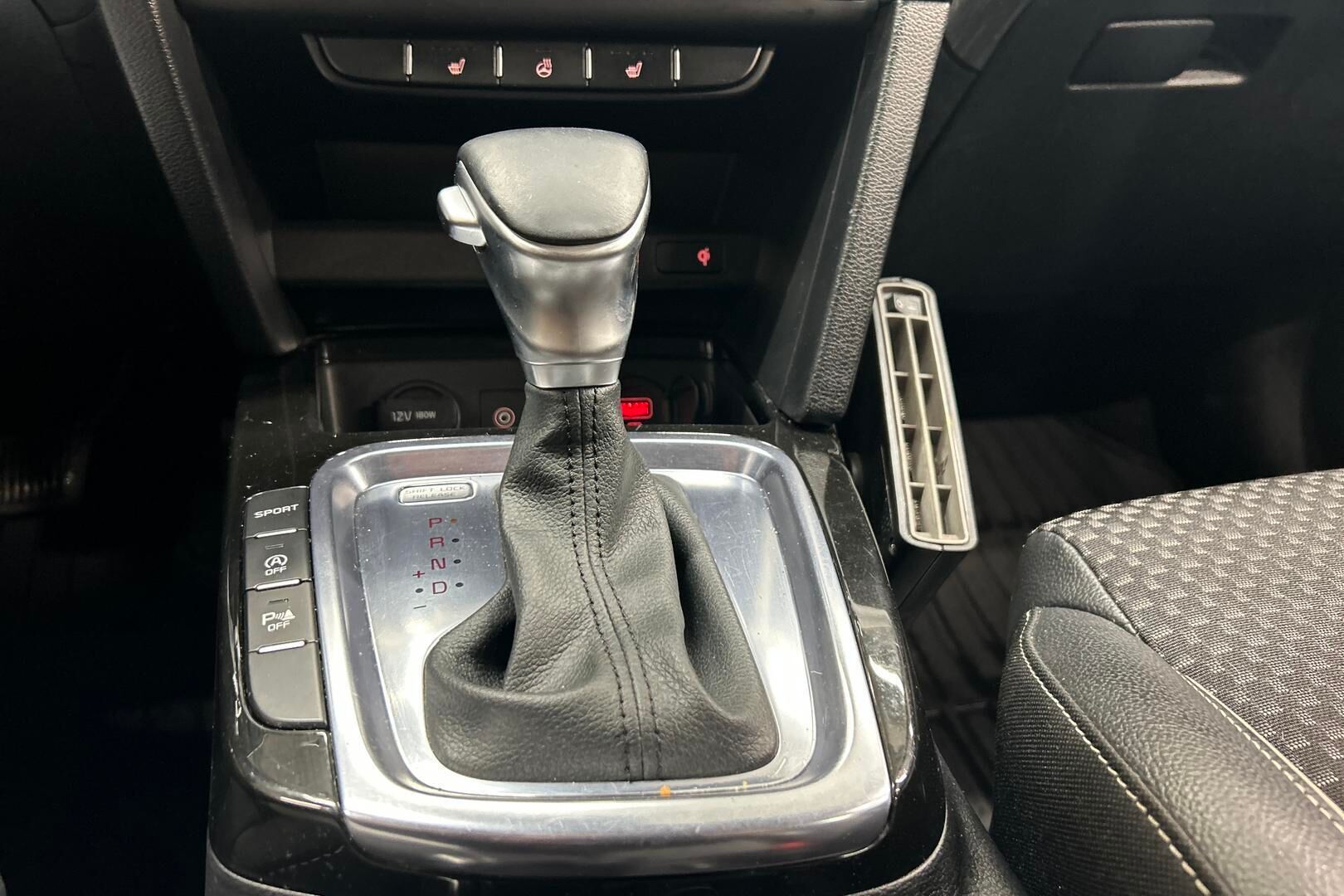 Kia Ceed iso kuva 20