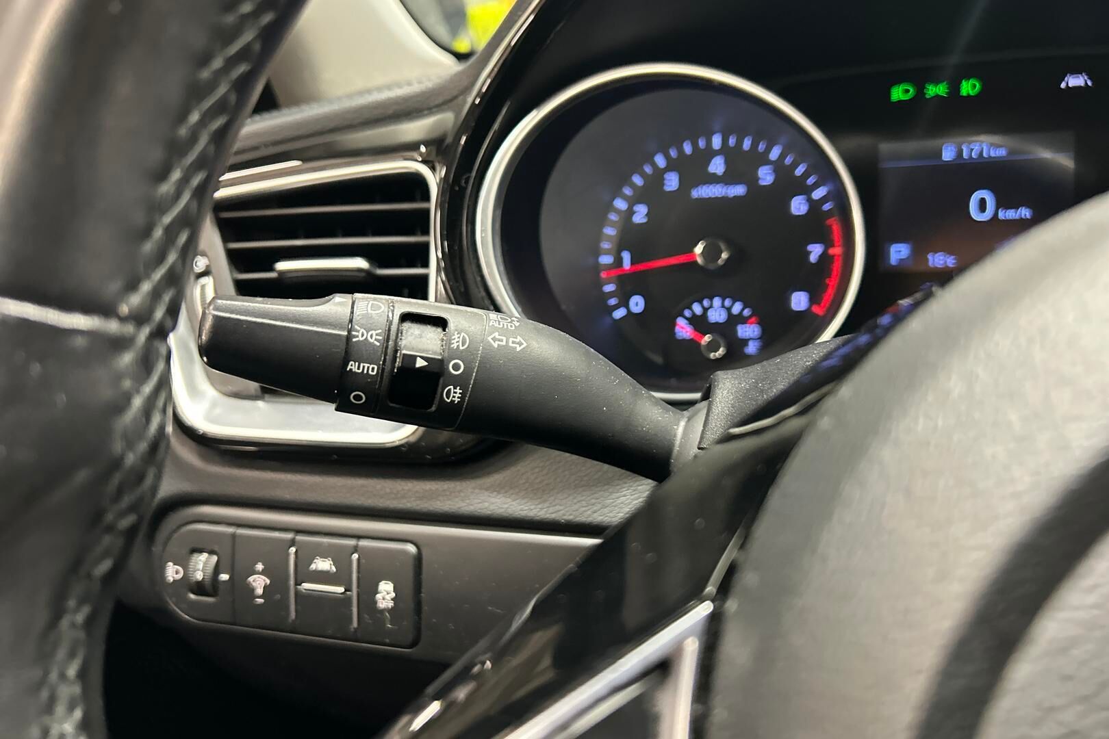 Kia Ceed iso kuva 22