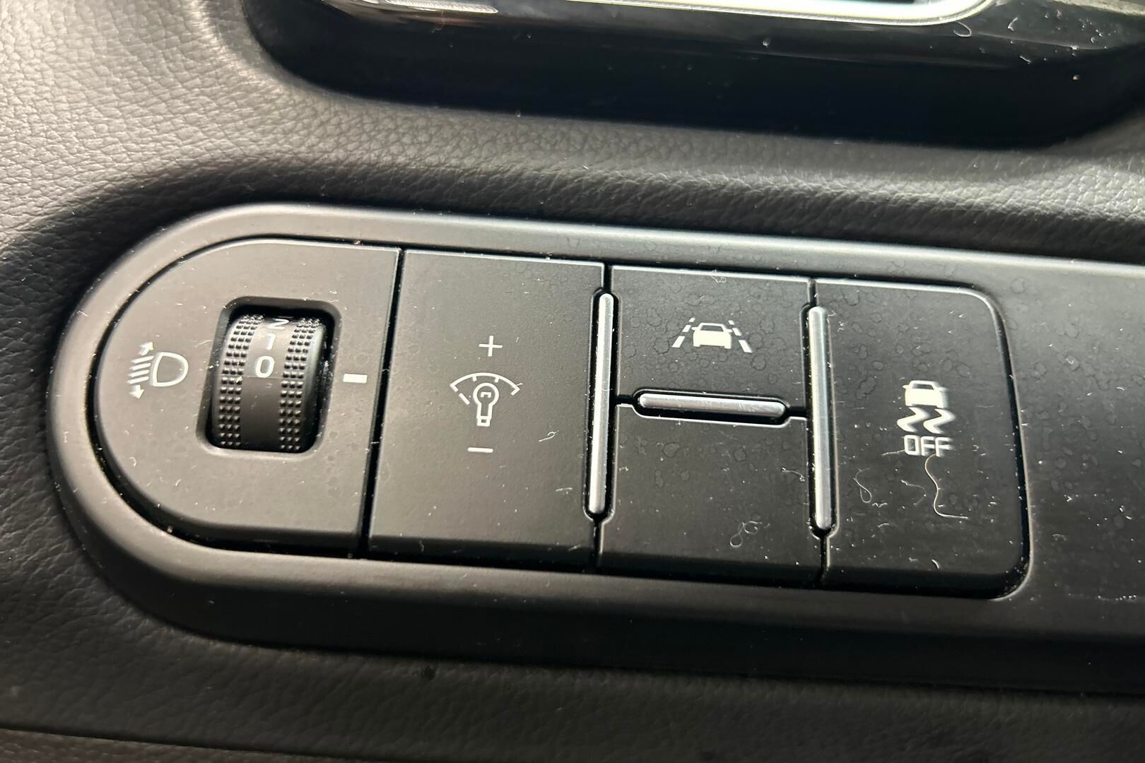 Kia Ceed iso kuva 23