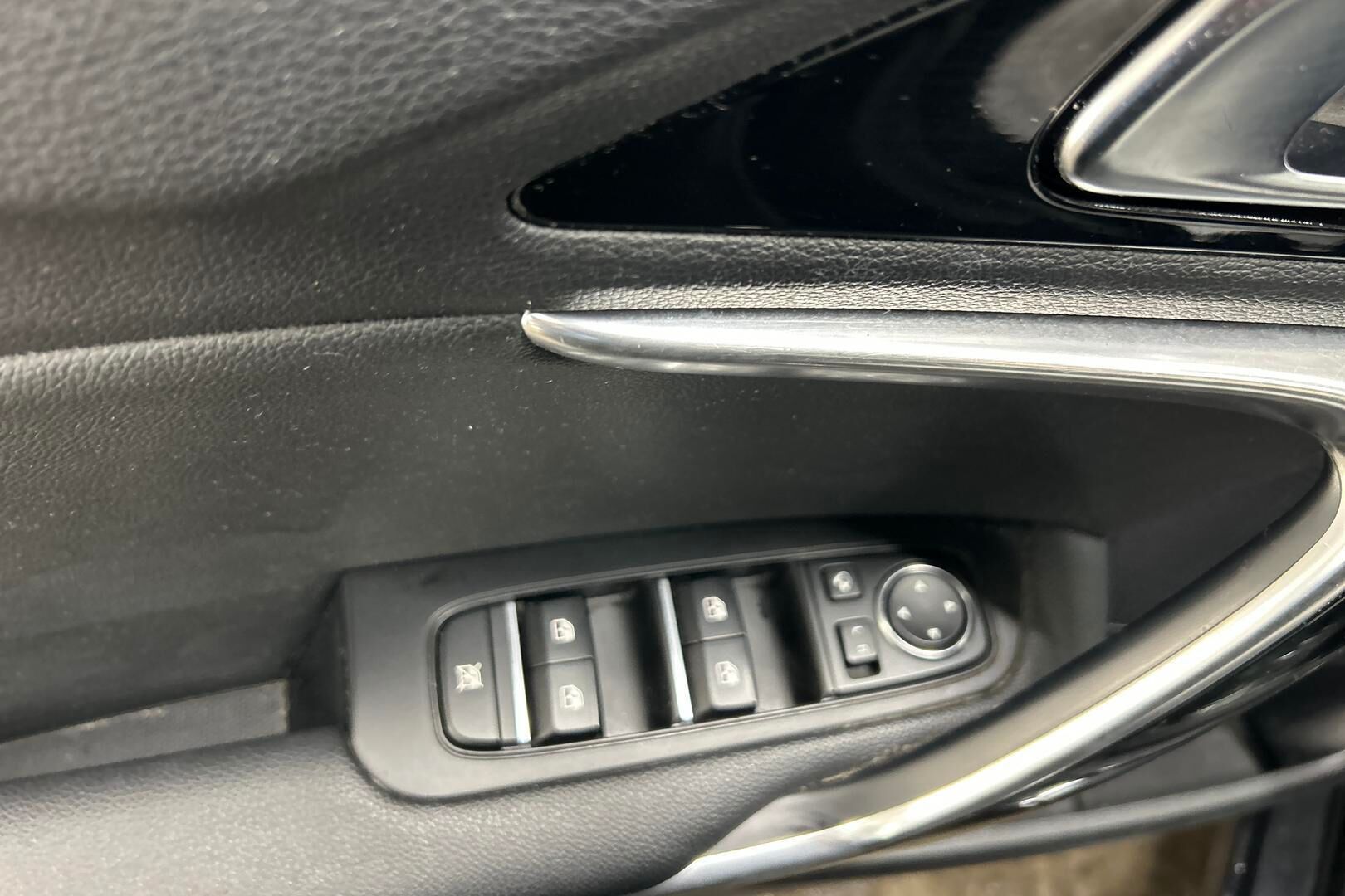 Kia Ceed iso kuva 24