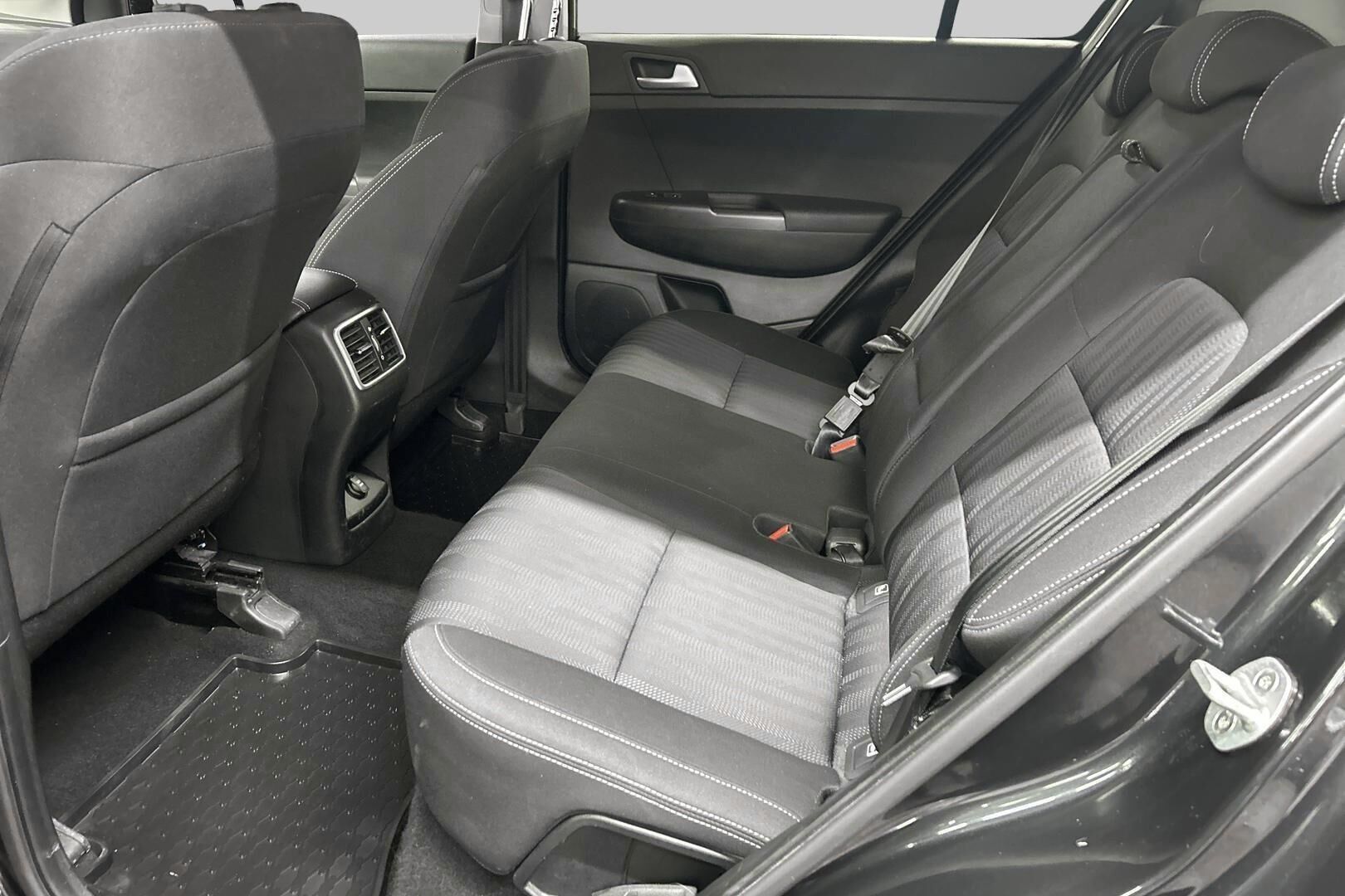 Kia Sportage iso kuva 8