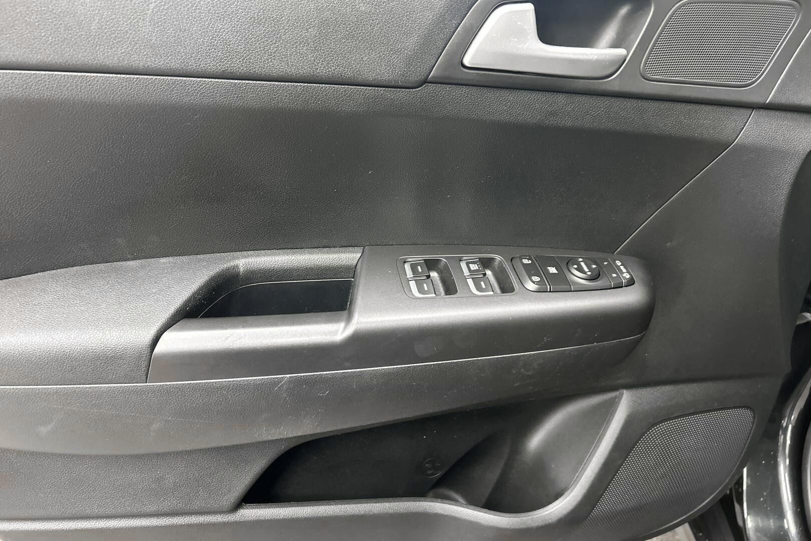 Kia Sportage iso kuva 12
