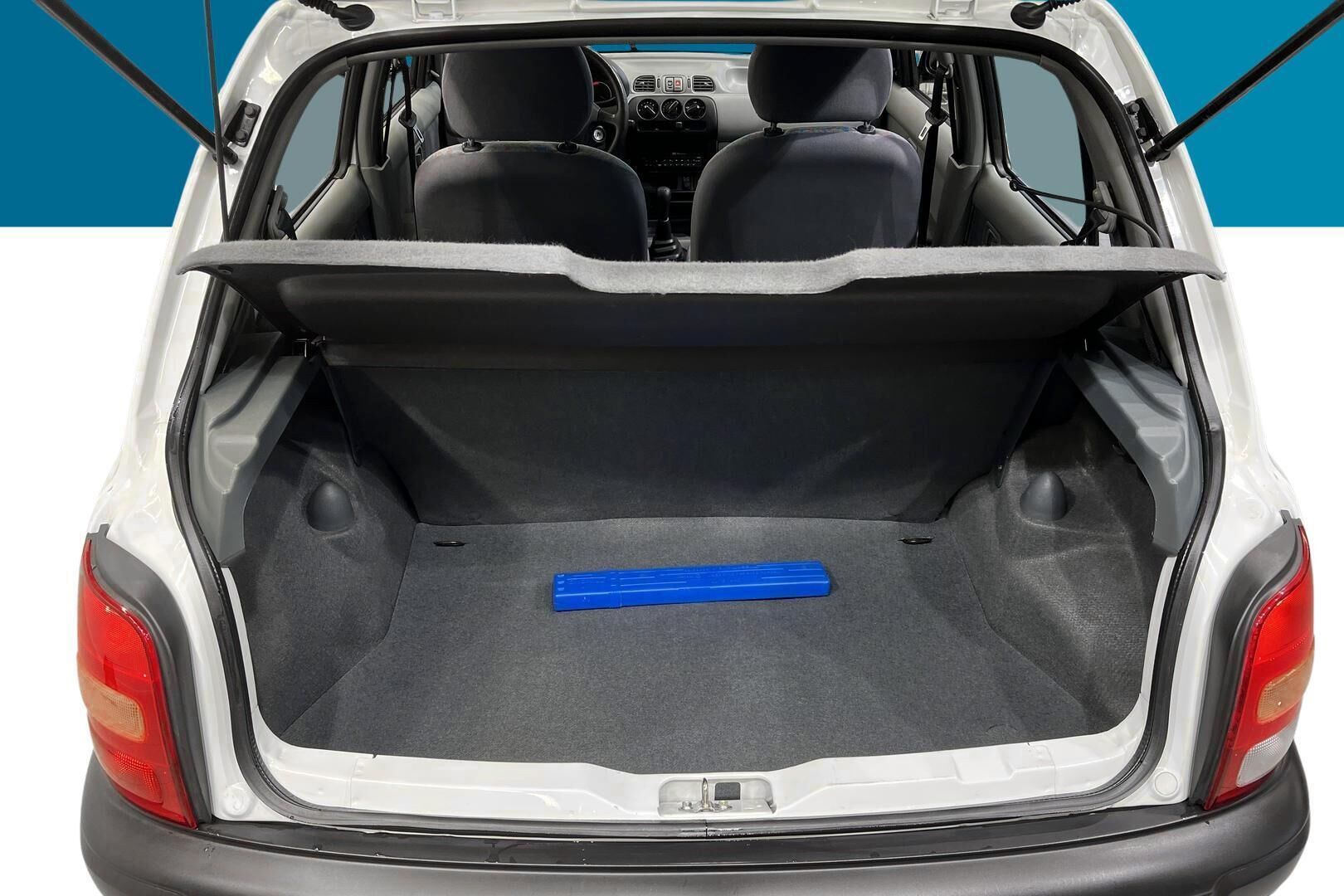 Nissan Micra iso kuva 11