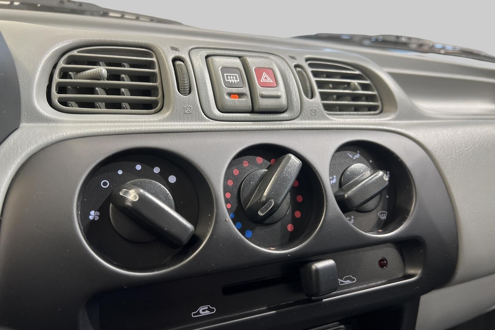 Nissan Micra iso kuva 14
