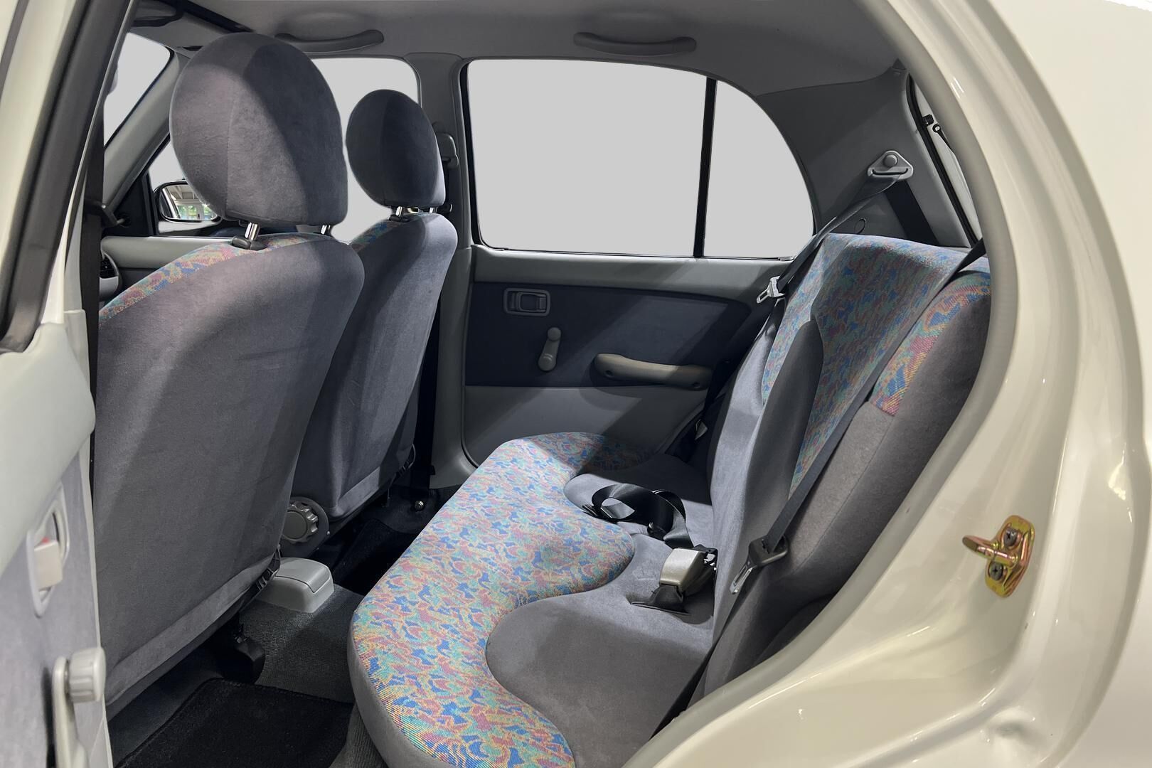 Nissan Micra iso kuva 9