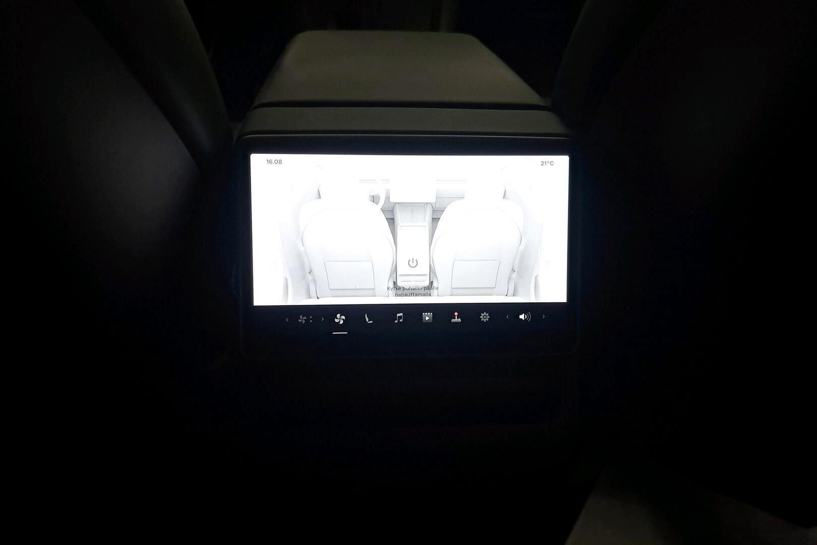TESLA MODEL 3 iso kuva 10