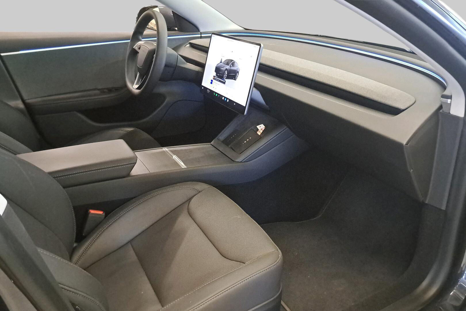 TESLA MODEL 3 iso kuva 3