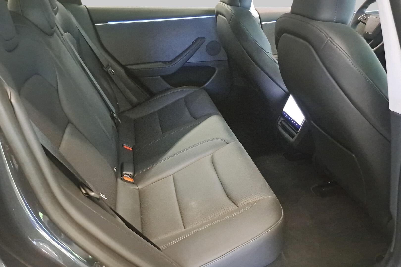 TESLA MODEL 3 iso kuva 4