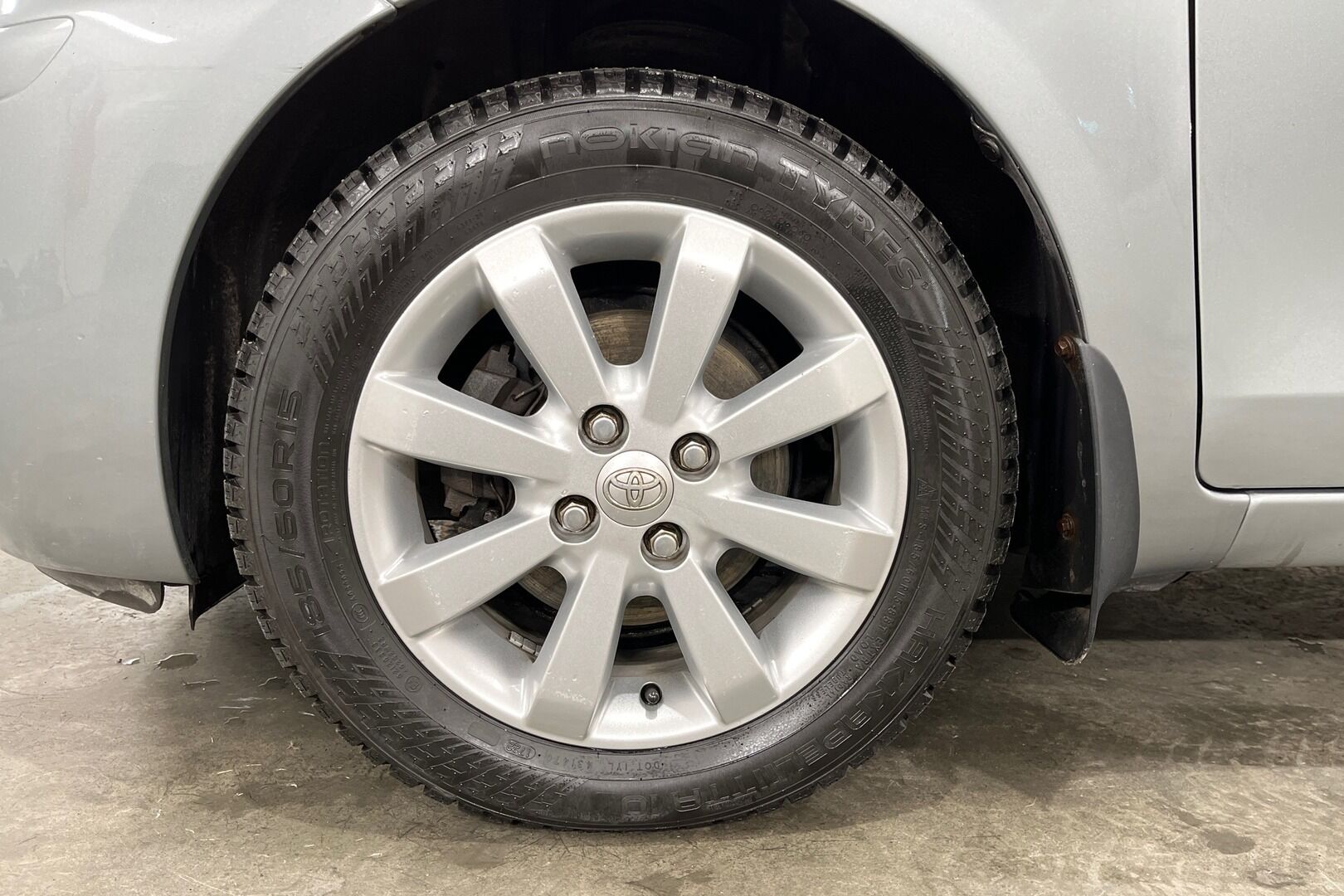 Toyota Yaris iso kuva 11