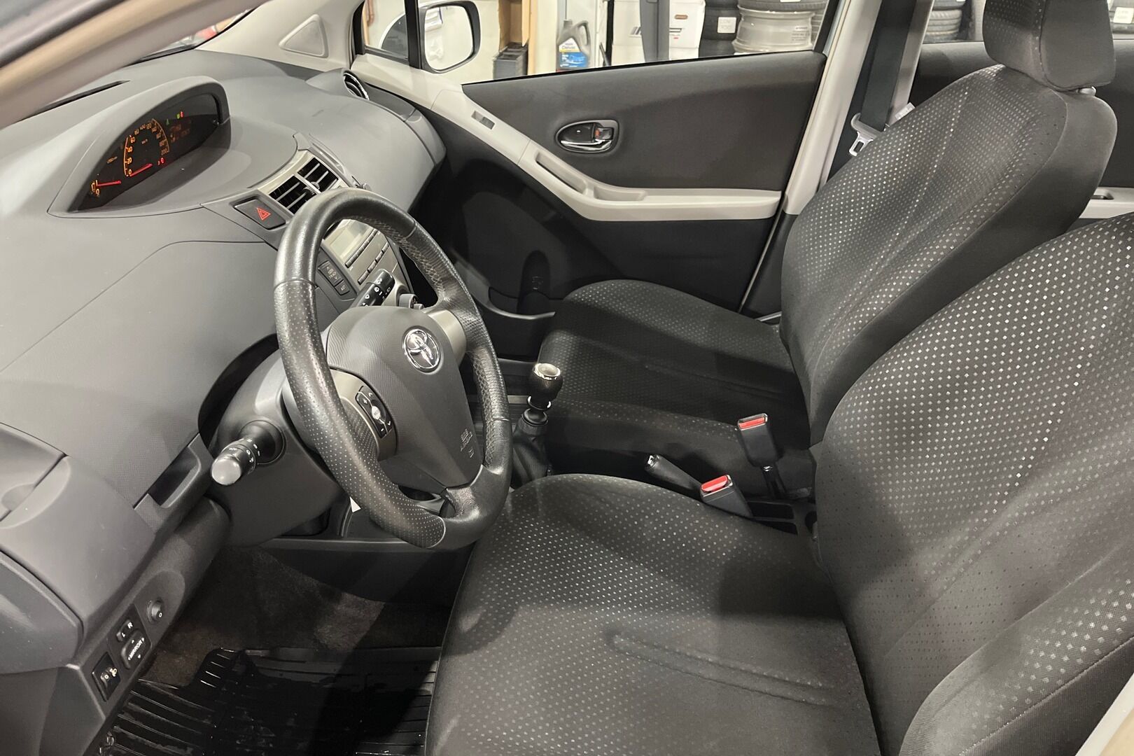 Toyota Yaris iso kuva 7