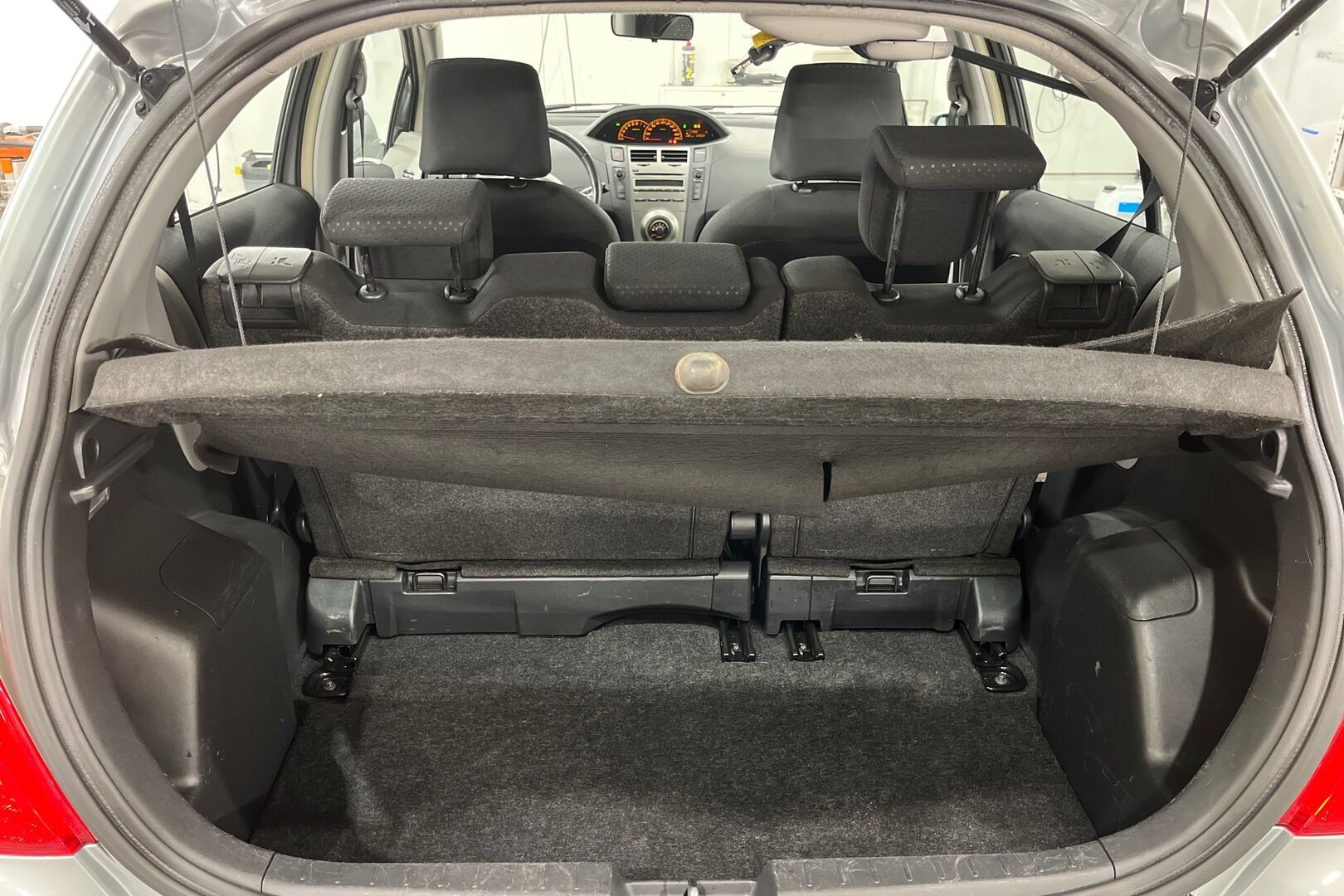 Toyota Yaris iso kuva 9