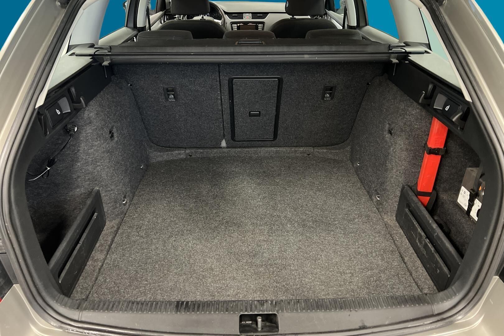 Skoda Octavia iso kuva 11