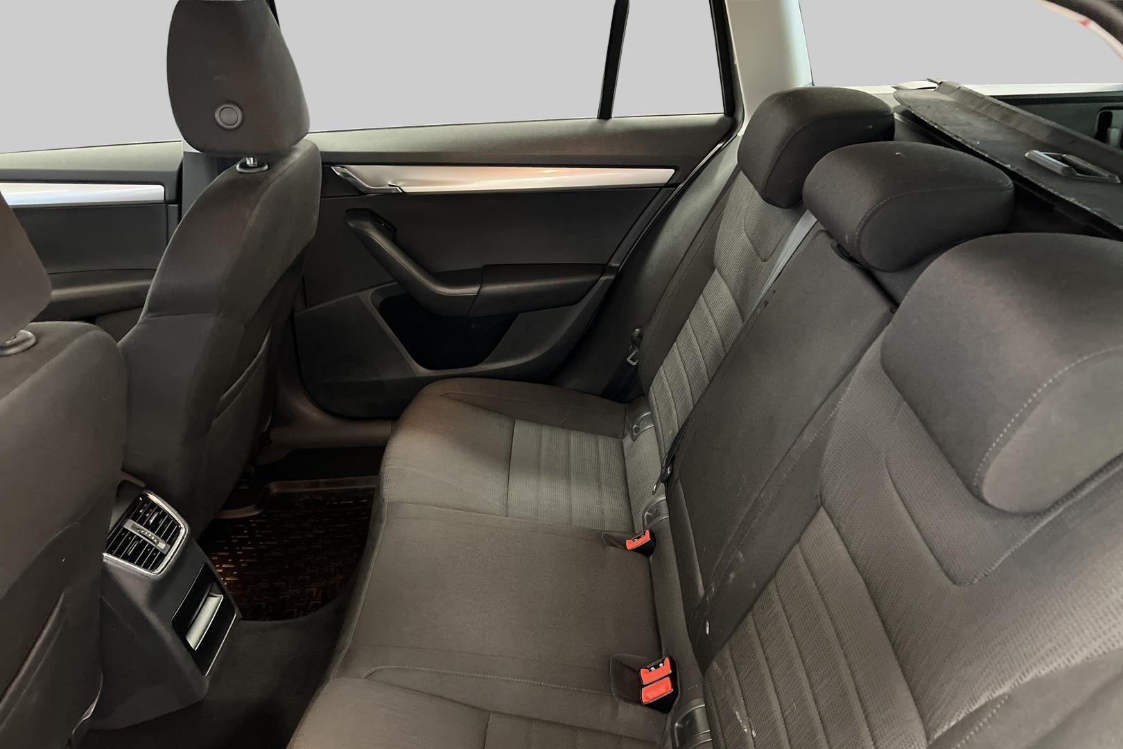 Skoda Octavia iso kuva 9