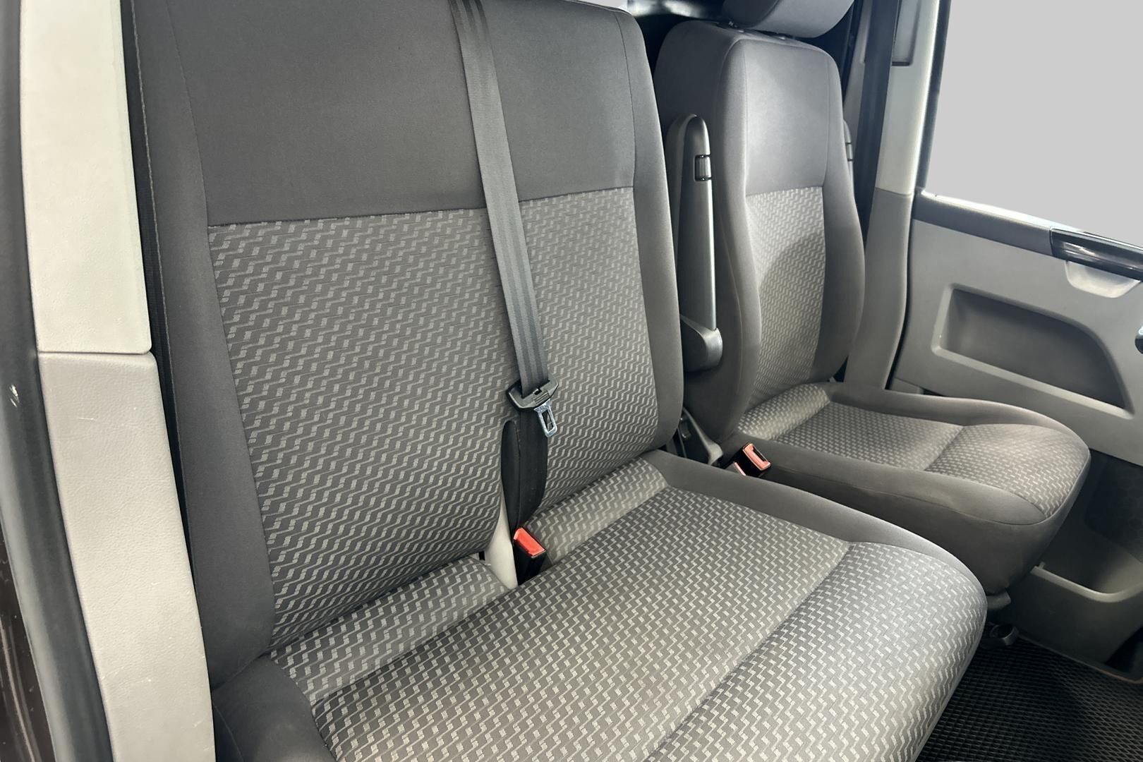 Volkswagen Transporter iso kuva 10