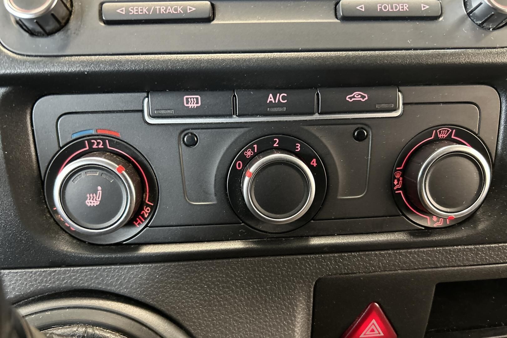 Volkswagen Transporter iso kuva 18