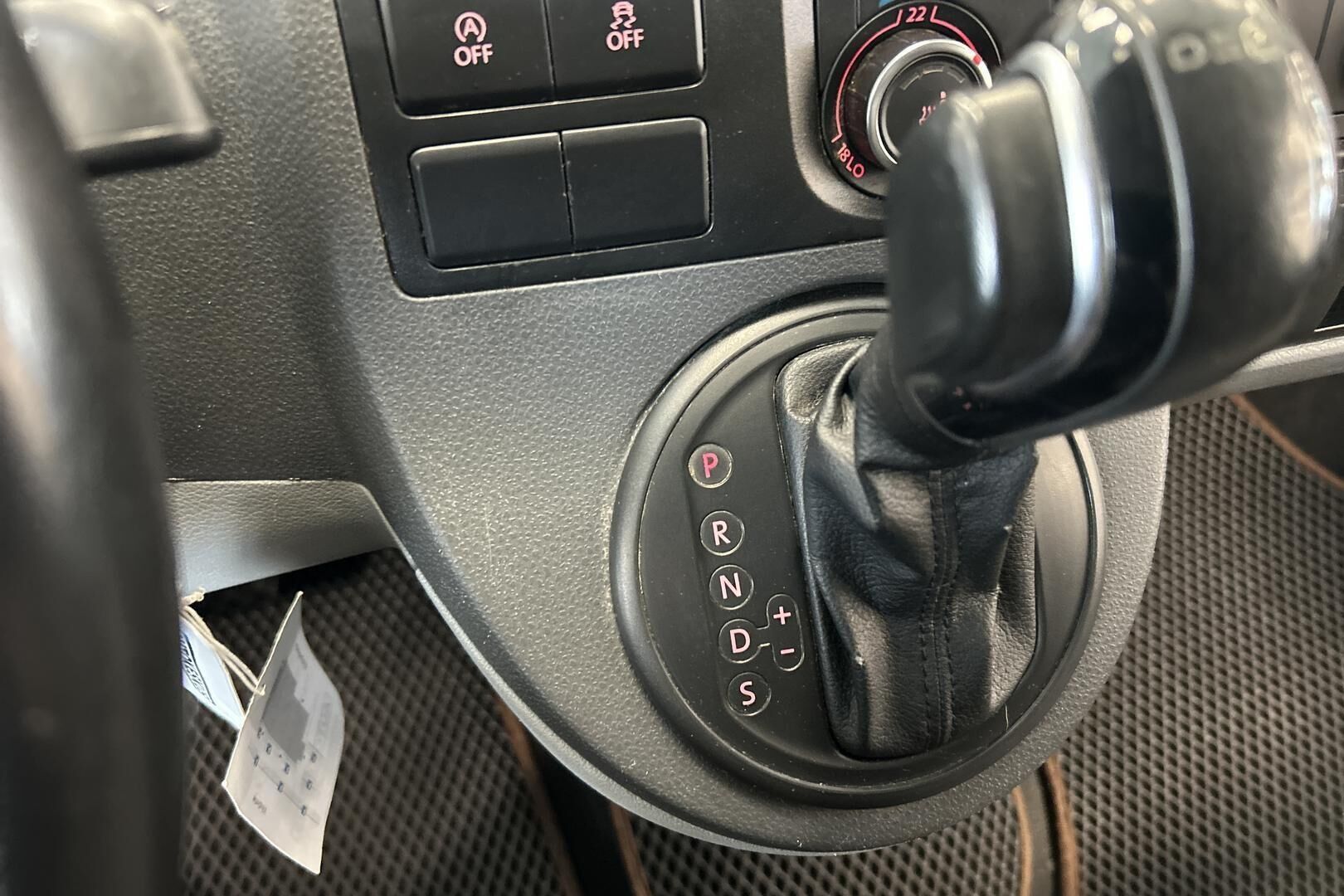 Volkswagen Transporter iso kuva 21