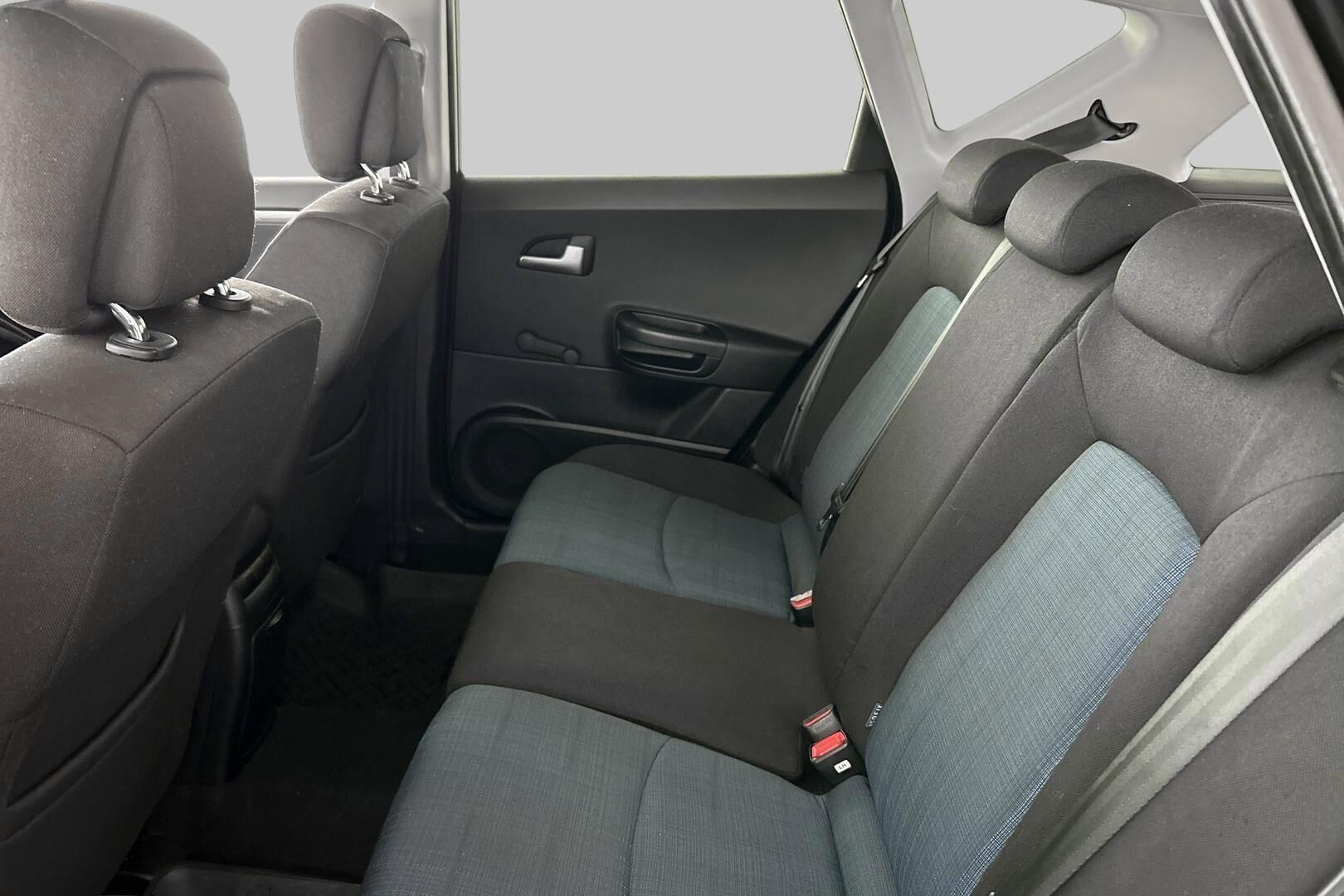 Kia cee'd iso kuva 8