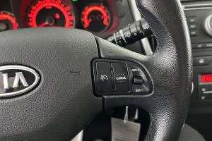 Kia cee'd esikatselu 14