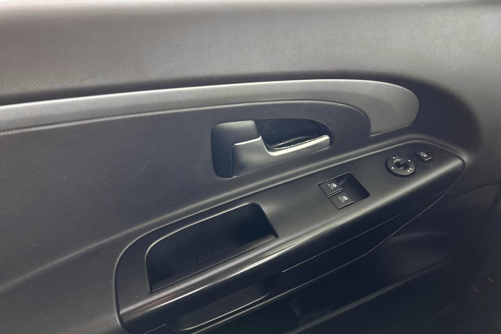 Kia cee'd iso kuva 20