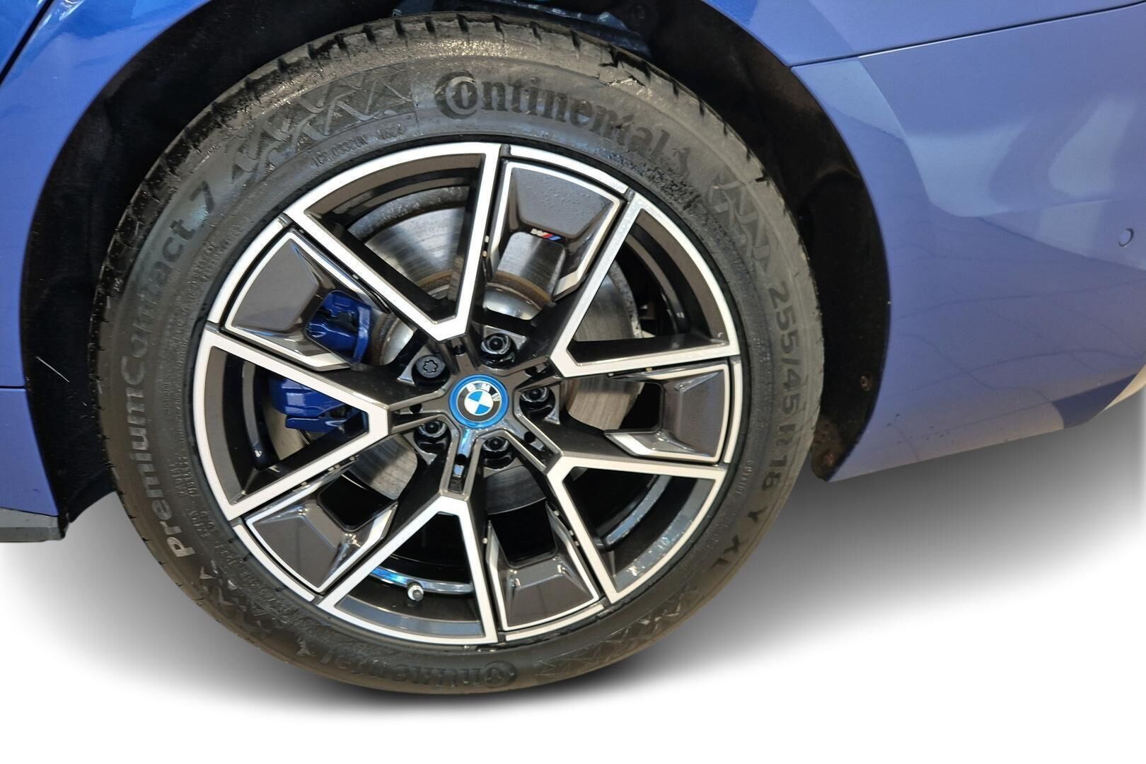 BMW i4 iso kuva 12