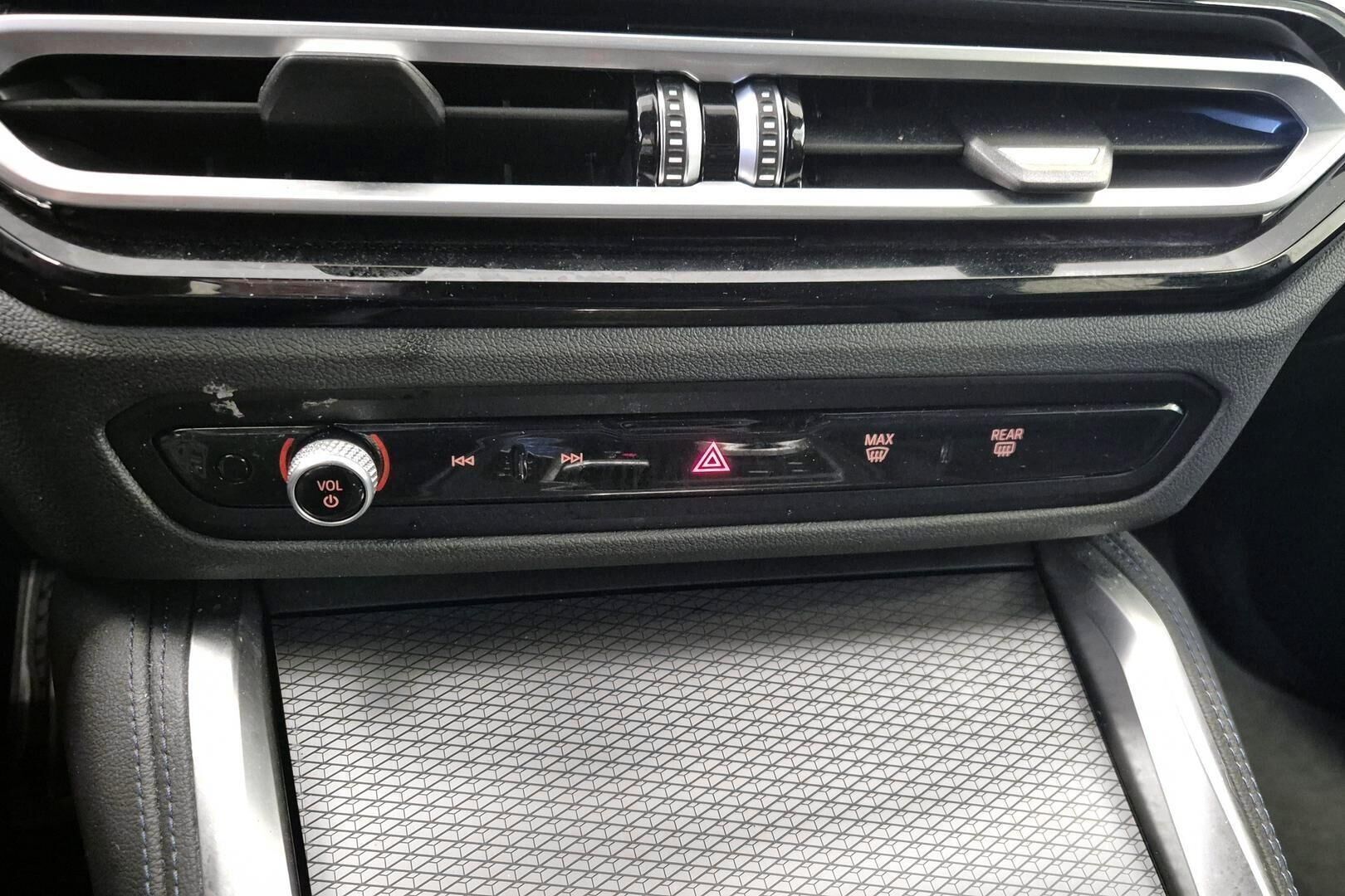 BMW i4 iso kuva 15