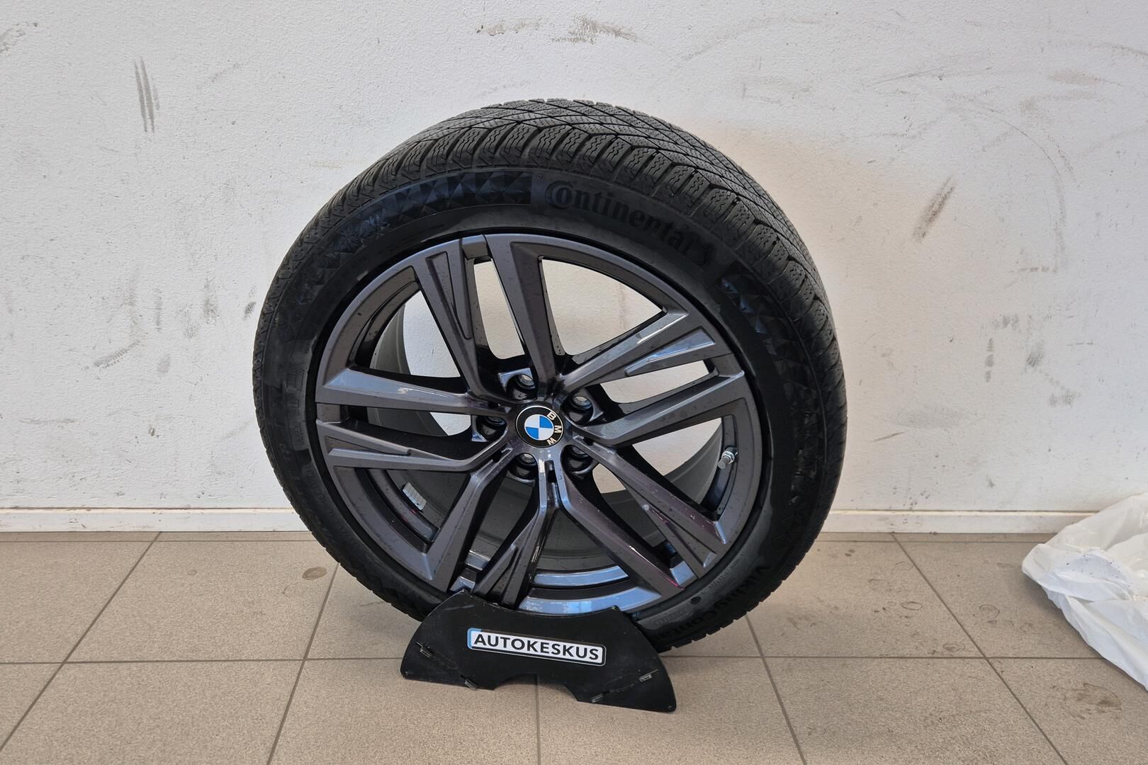 BMW i4 iso kuva 22