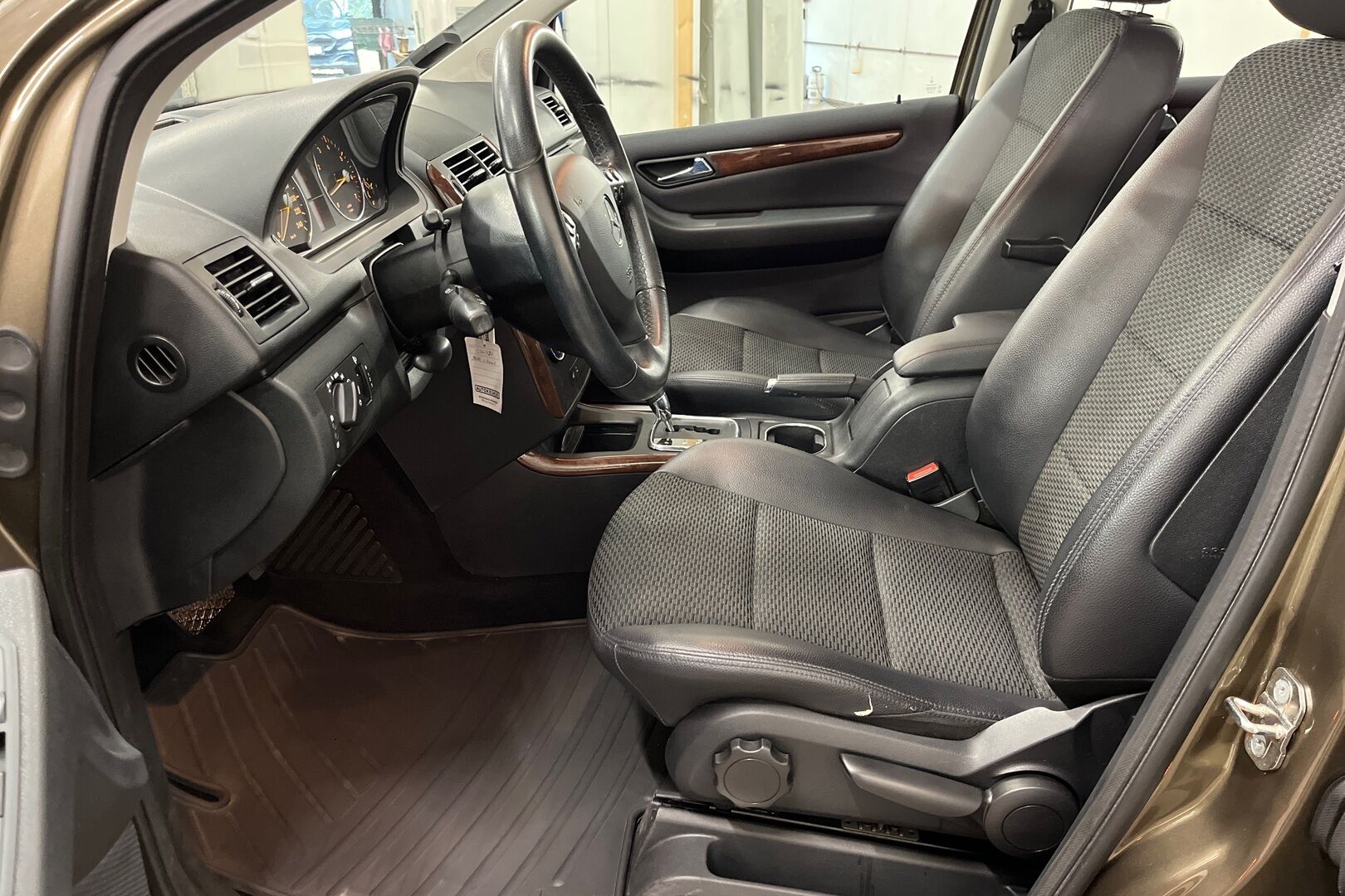 Mercedes-Benz A iso kuva 8