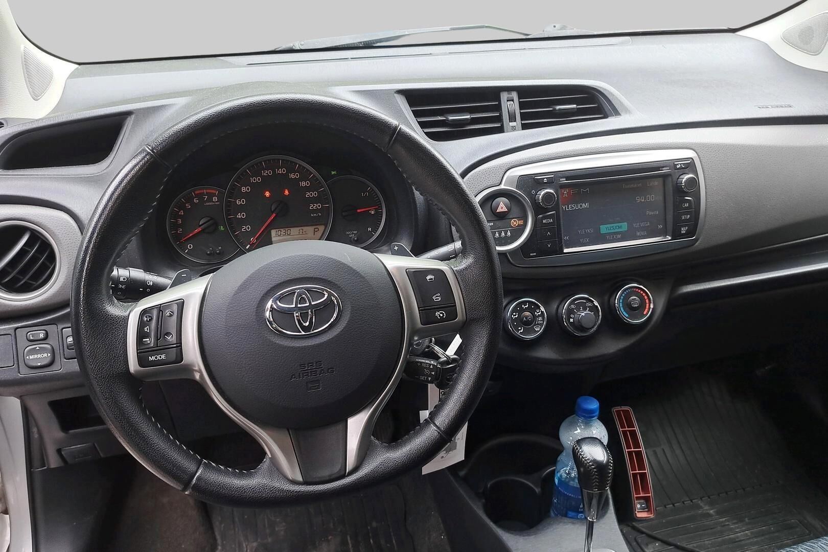Toyota Yaris iso kuva 1