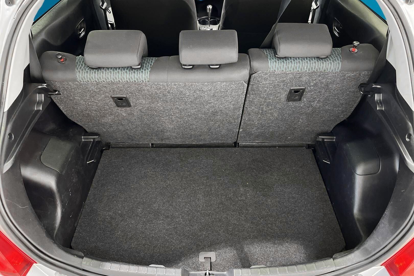 Toyota Yaris iso kuva 12
