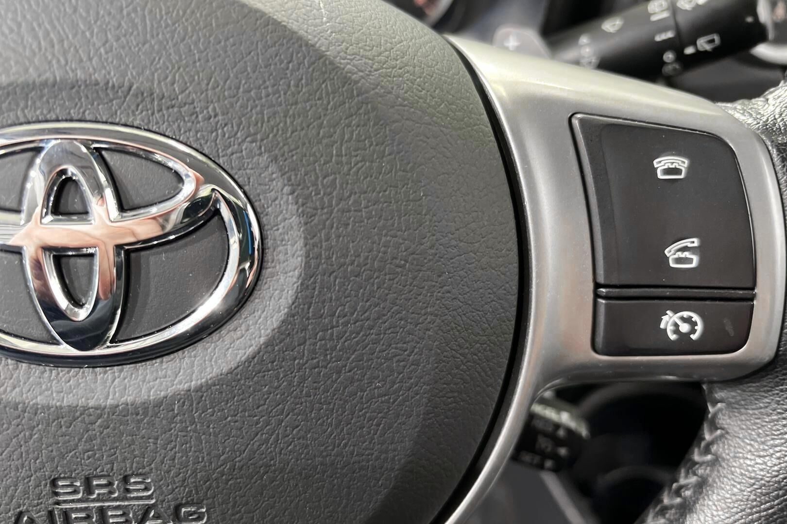 Toyota Yaris iso kuva 17