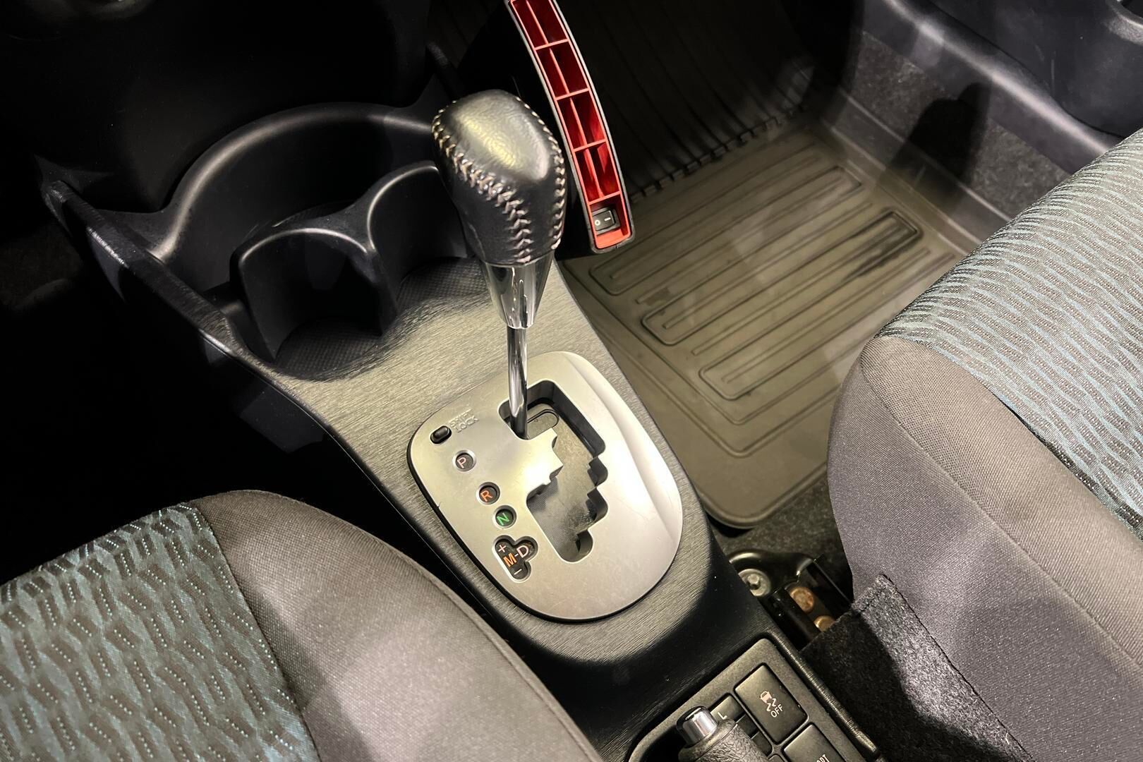 Toyota Yaris iso kuva 19